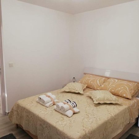Apartment White พูลา ภายนอก รูปภาพ