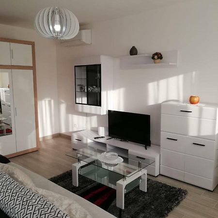 Apartment White พูลา ภายนอก รูปภาพ