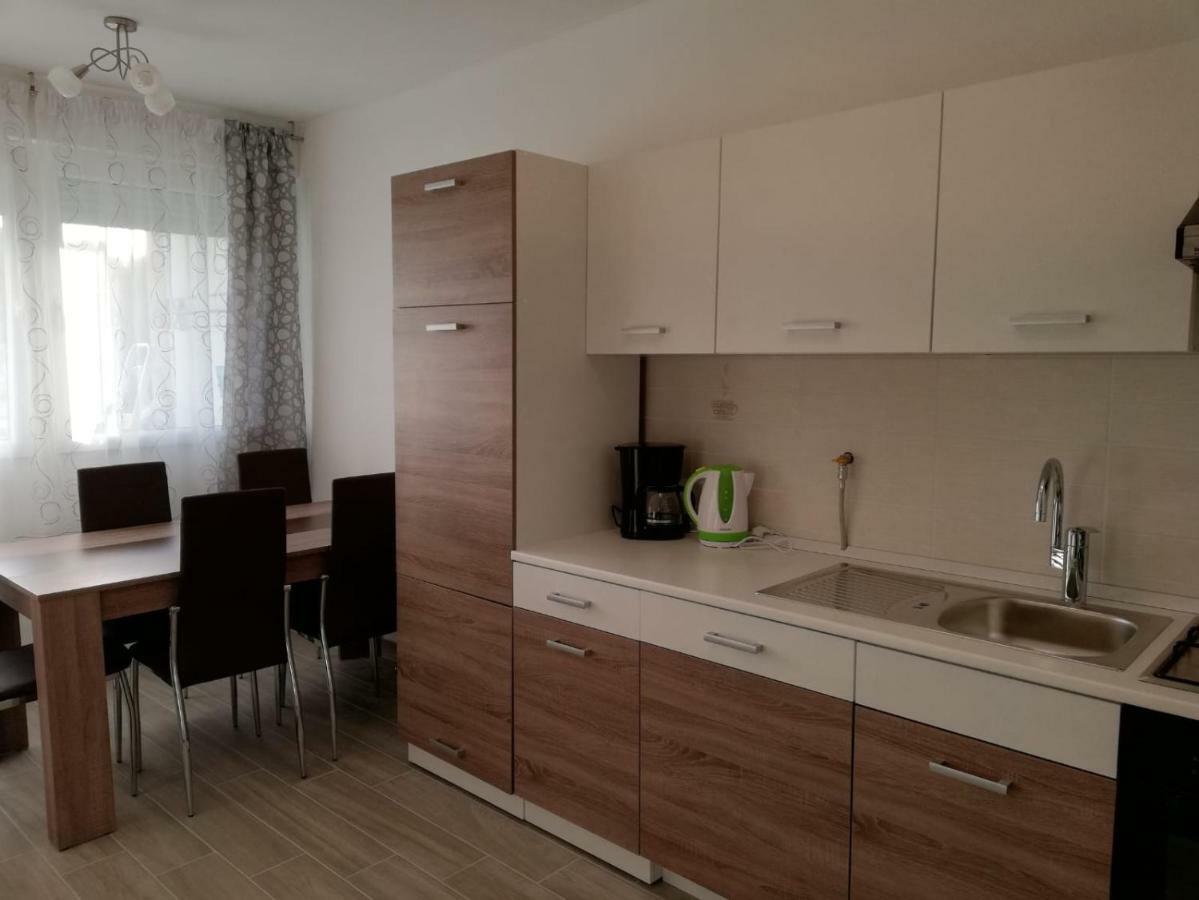 Apartment White พูลา ภายนอก รูปภาพ