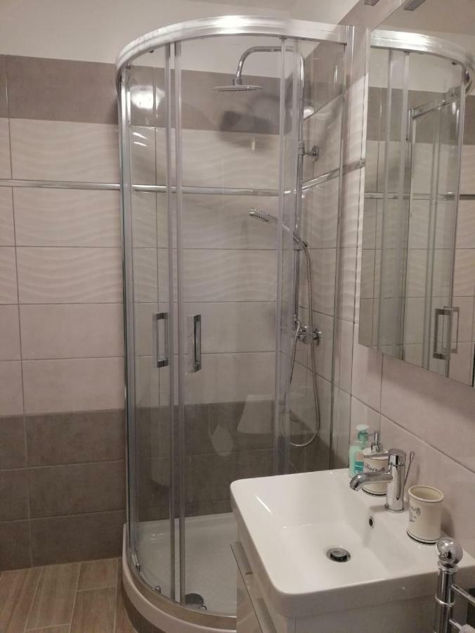 Apartment White พูลา ภายนอก รูปภาพ