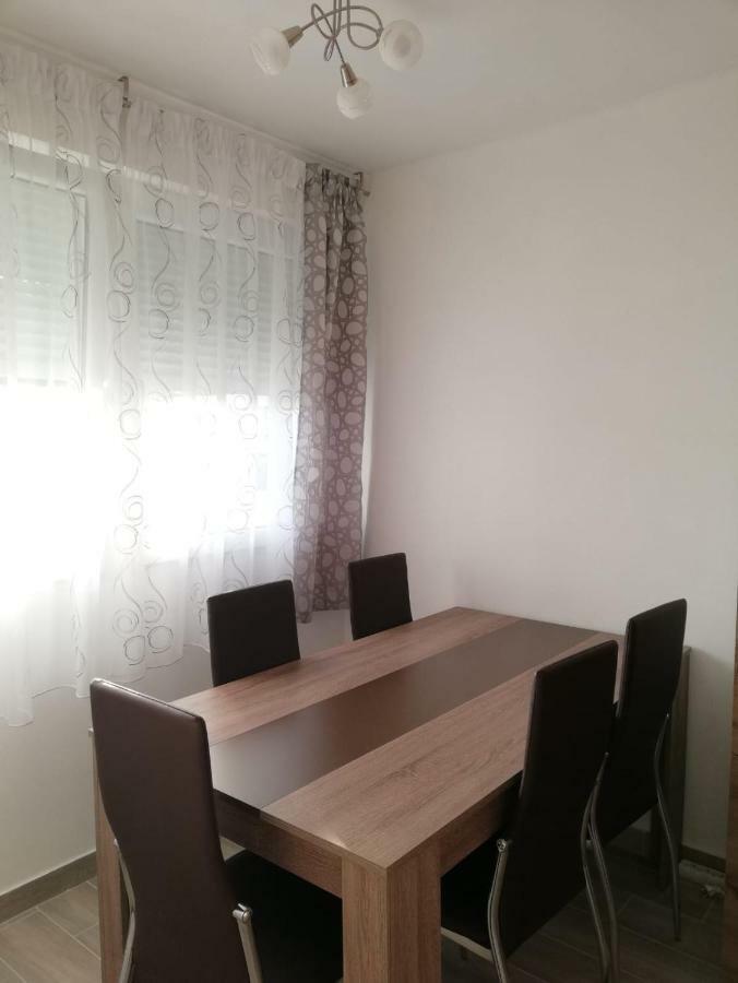 Apartment White พูลา ภายนอก รูปภาพ