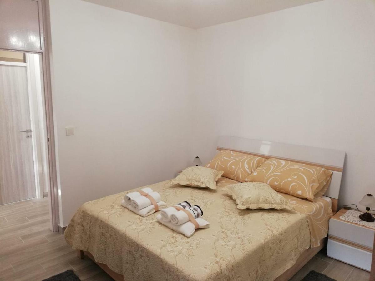 Apartment White พูลา ภายนอก รูปภาพ