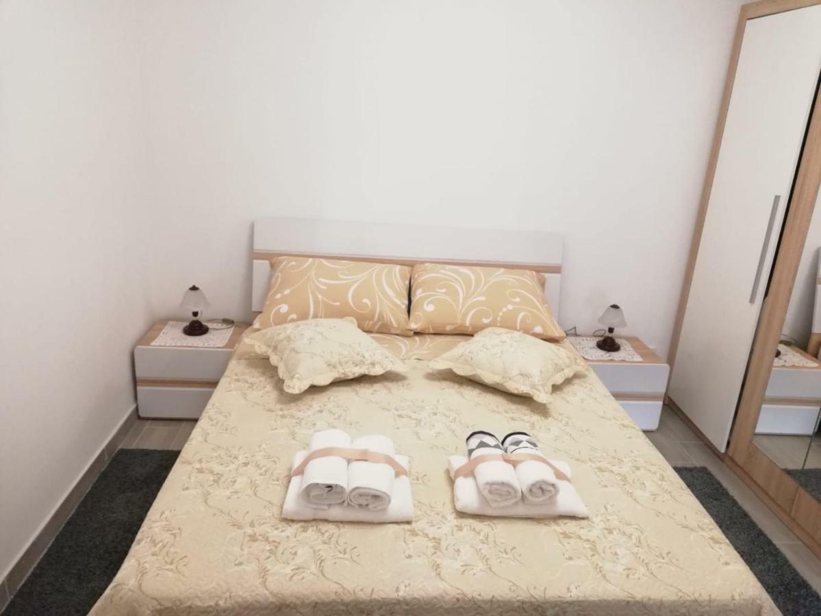 Apartment White พูลา ภายนอก รูปภาพ