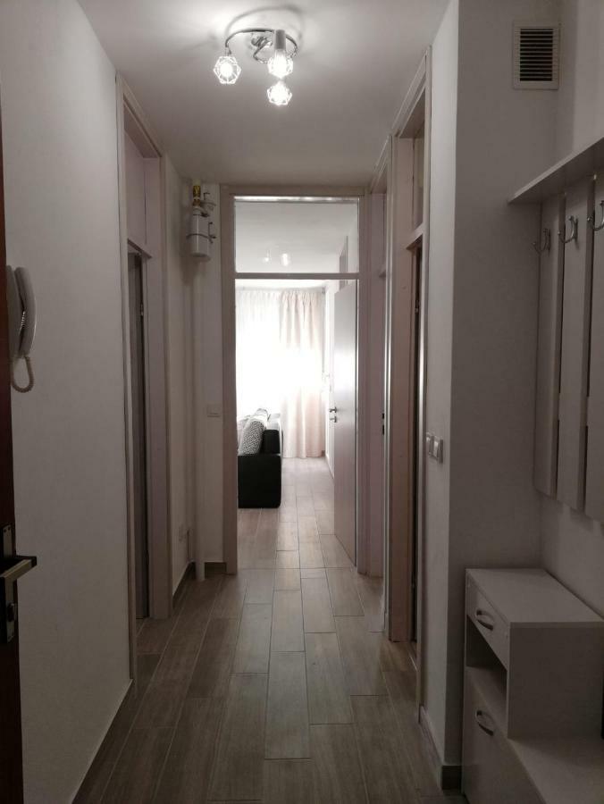 Apartment White พูลา ภายนอก รูปภาพ