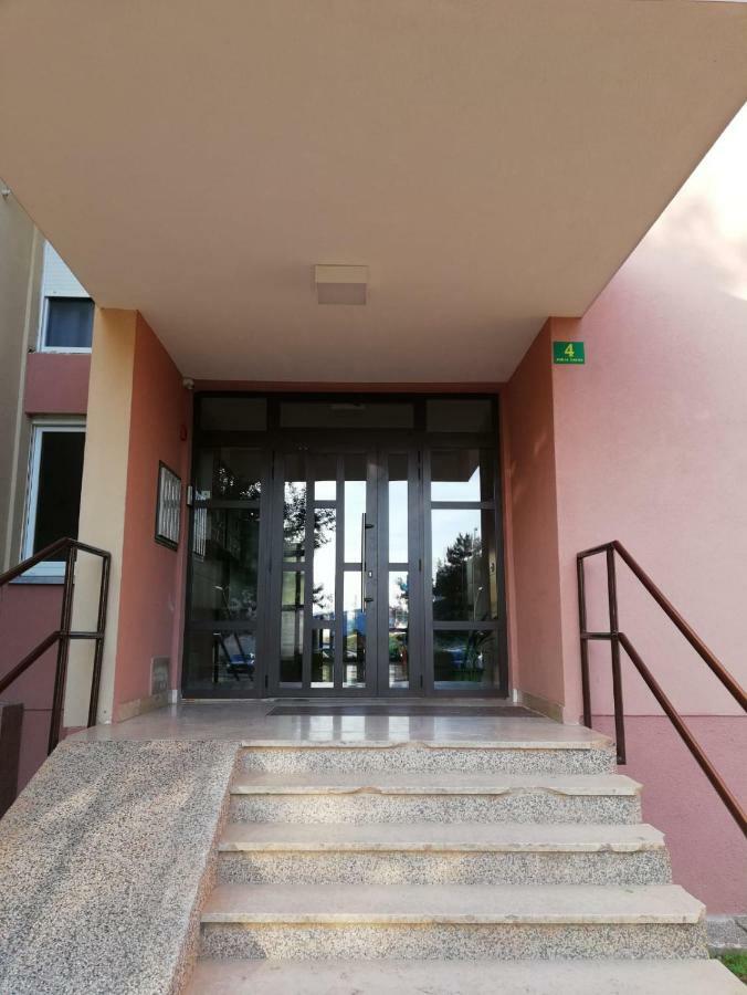 Apartment White พูลา ภายนอก รูปภาพ